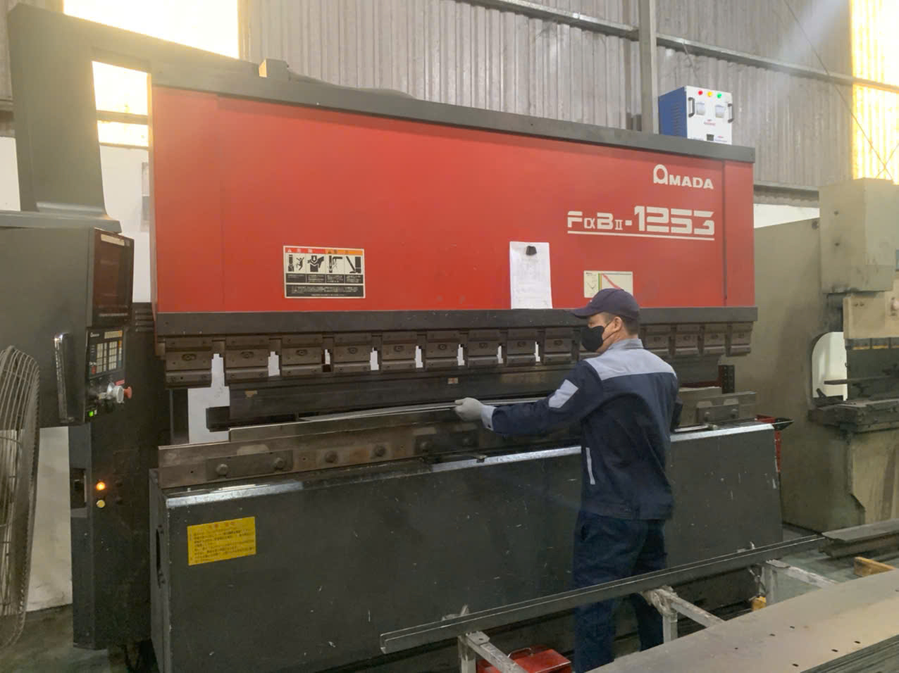 CNC bending machine.jpg